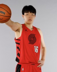 体育博彩导航-杨瀚森中锋位列第25引热议：媒体称潜力获印证，仍需务实适应赛场